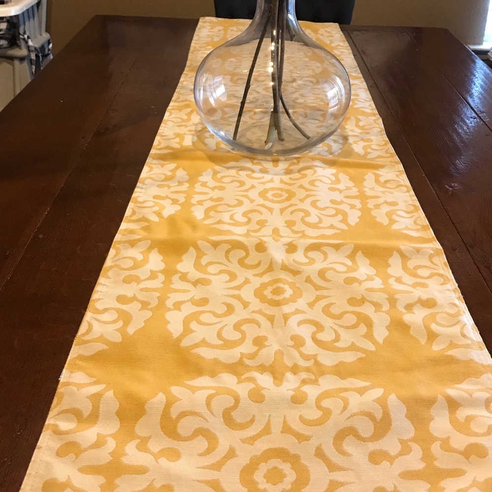 🔴 SOLD 🔴 - 🍽 Table Runner - Picture 2 of 5